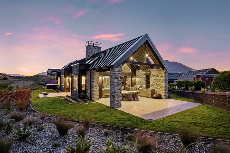 Photo of property in 40 Cunninghams Drive, Jacks Point, Queenstown, 9371