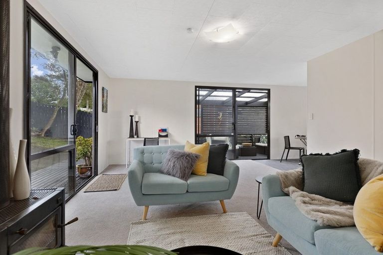 Photo of property in 1/235 Glengarry Road, Glen Eden, Auckland, 0602