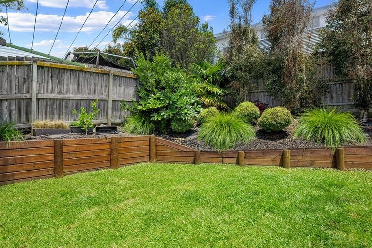 Photo of property in 56 Cabeleigh Drive, Helensville, 0800