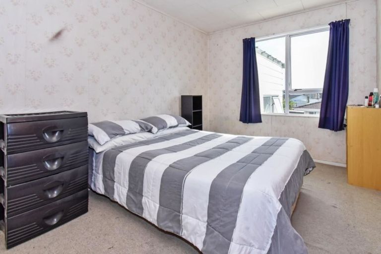 Photo of property in 13 Funnell Place, Manurewa, Auckland, 2102