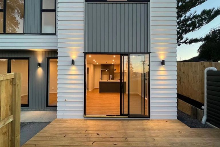 Photo of property in 26a Amberley Avenue, Te Atatu South, Auckland, 0610