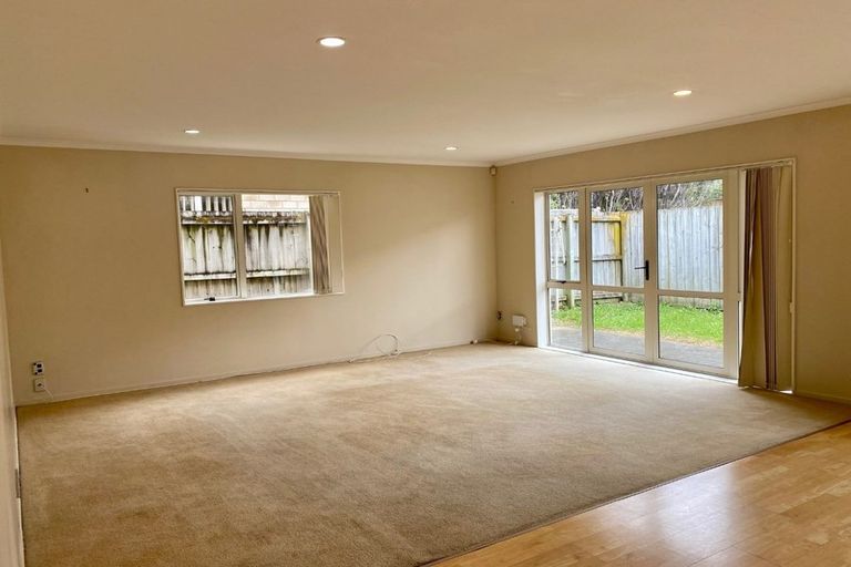 Photo of property in 9 Maypark Crescent, Flat Bush, Auckland, 2016