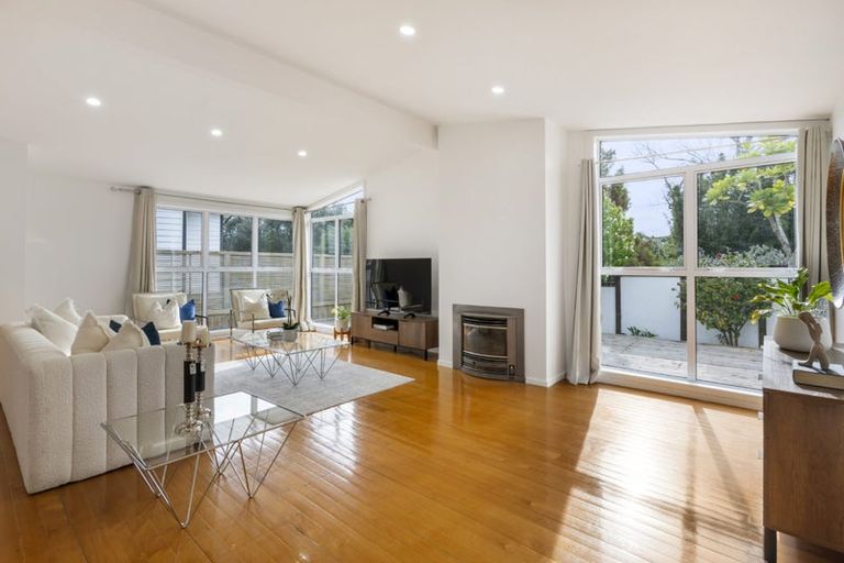 Photo of property in 25 Marsh Avenue, Forrest Hill, Auckland, 0620