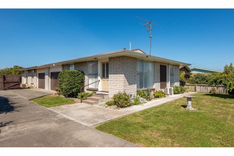 Photo of property in 17 Blakehall Place, Spreydon, Christchurch, 8024