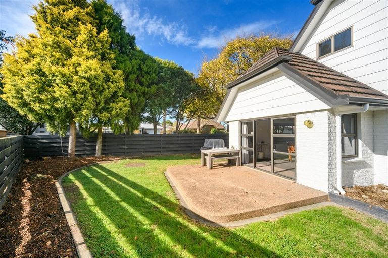 Photo of property in 2 Carbine Court, Awapuni, Palmerston North, 4412