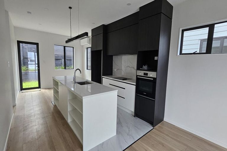 Photo of property in 15 Greenbrier Street, Westgate, 0814