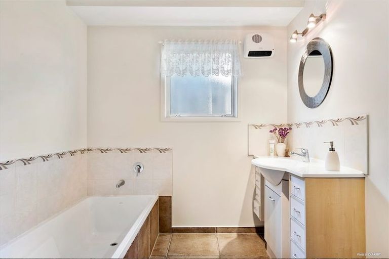 Photo of property in 4a Helvetia Road, Pukekohe, 2120