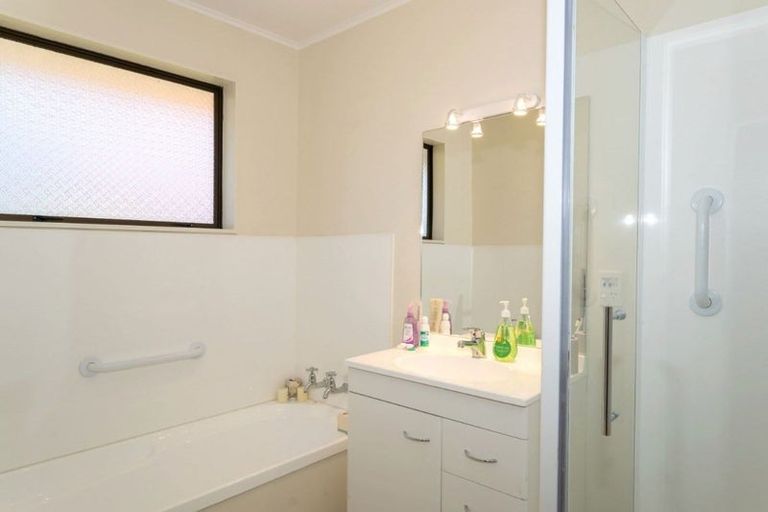 Photo of property in 2/27 Henry Street, Blenheim, 7201