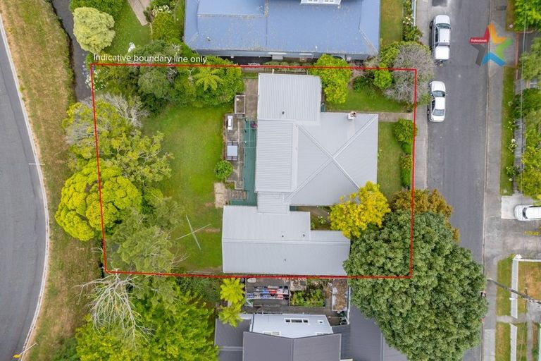 Photo of property in 1 Woodvale Grove, Fairfield, Lower Hutt, 5011