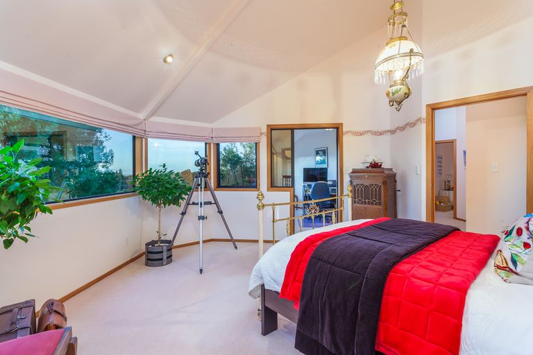 Photo of property in 170 Scenic Drive, Titirangi, Auckland, 0604