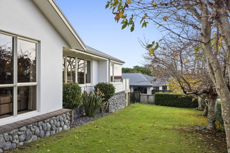 Photo of property in 1 Orlando Close, Frankleigh Park, New Plymouth, 4310