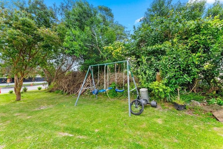 Photo of property in 48 Amberley Avenue, Te Atatu South, Auckland, 0610