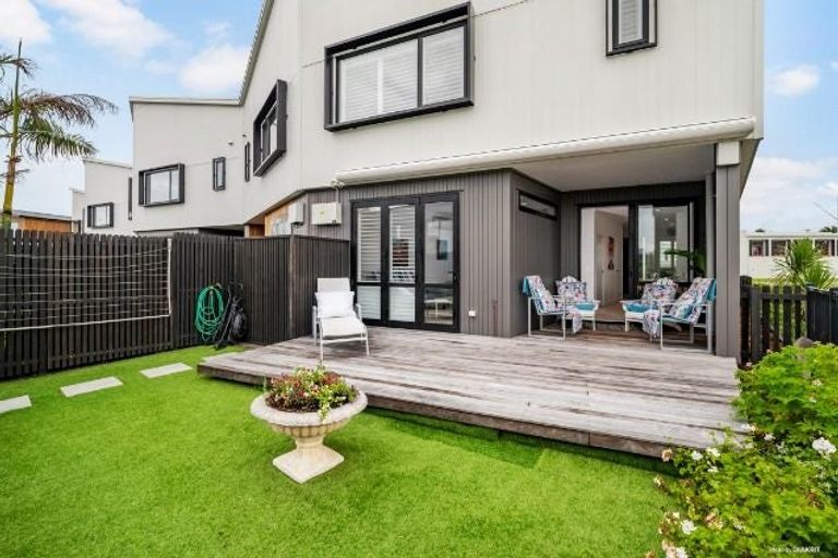 Photo of property in 8 Marine Parade, Hobsonville, Auckland, 0616