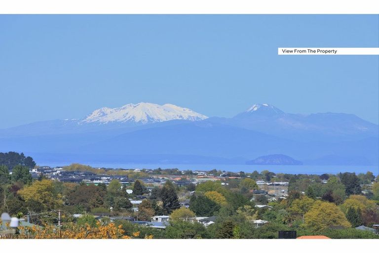 Photo of property in 77 Harvey Street, Waipahihi, Taupo, 3330