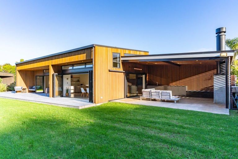 Photo of property in 15 Edgewater Place, Matapouri, Whangarei, 0173