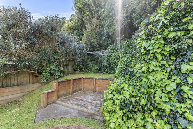 Photo of property in 23 Ambury Place, Merrilands, New Plymouth, 4312