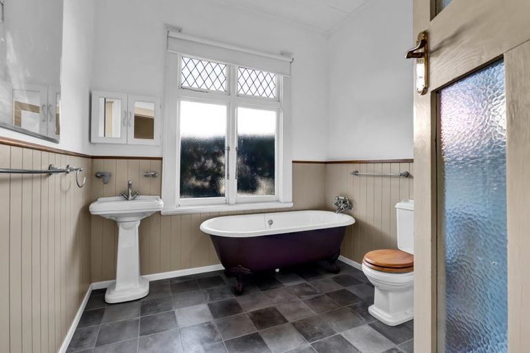 Photo of property in 15 Seyton Street, Stratford, 4332