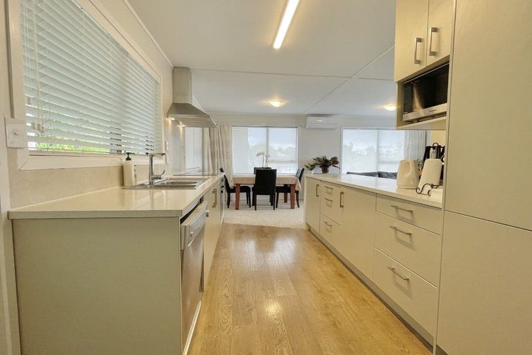 Photo of property in 1/3 Leith Way, Rothesay Bay, Auckland, 0630