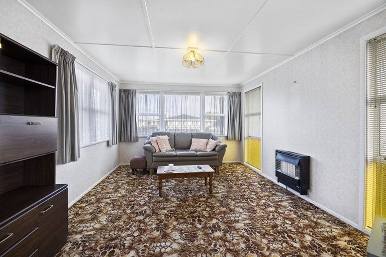 Photo of property in 42 Reid Avenue, Hawera, 4610