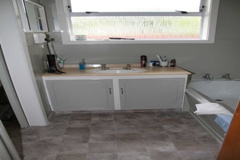 Photo of property in 10 Aztec Place, Redwood, Christchurch, 8051