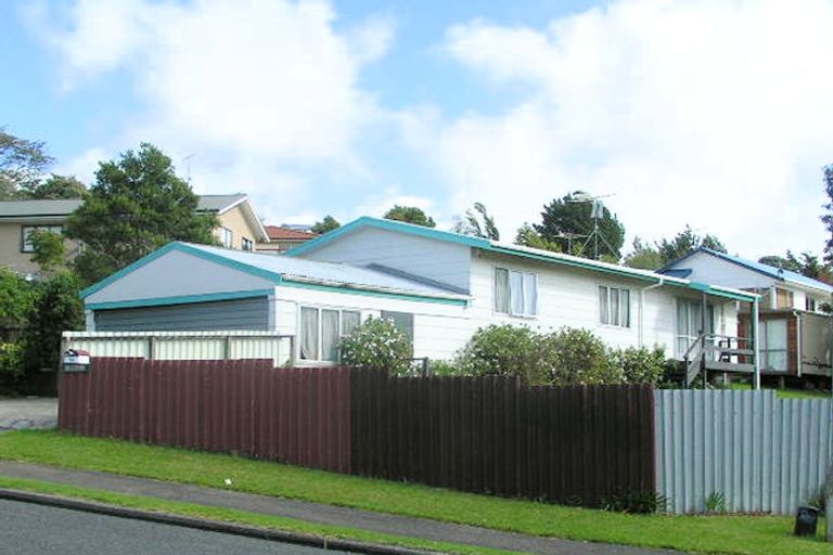 Photo of property in 24 Garton Drive, Massey, Auckland, 0614