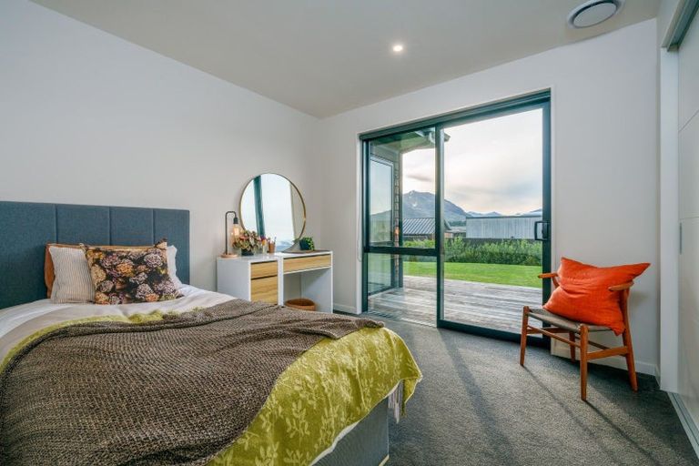 Photo of property in 7 Little Alpha Loop, Wanaka, 9305