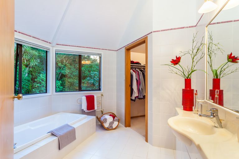 Photo of property in 170 Scenic Drive, Titirangi, Auckland, 0604