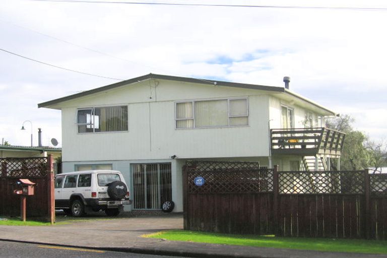 Photo of property in 65 Lincoln Park Avenue, Massey, Auckland, 0614