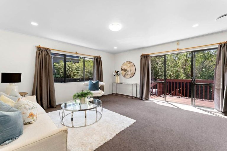 Photo of property in 2 Jonathan Place, Sunnynook, Auckland, 0620