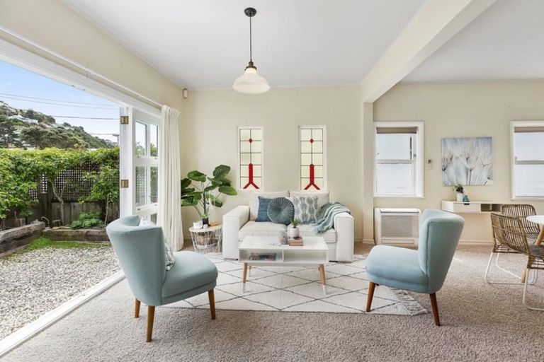 Photo of property in 13 Ferry Street, Seatoun, Wellington, 6022