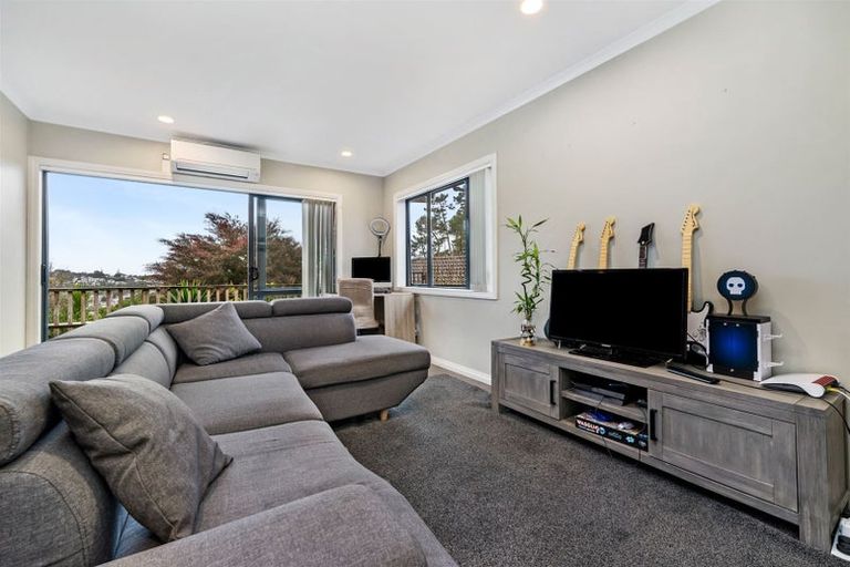 Photo of property in 53 Helleur Road, Massey, Auckland, 0614