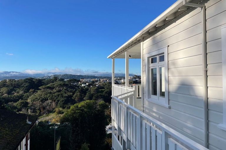 Photo of property in 29 Garden Road, Northland, Wellington, 6012