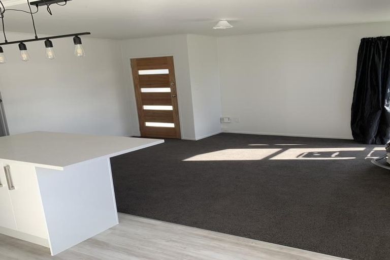 Photo of property in 55 Larnoch Road, Henderson, Auckland, 0610