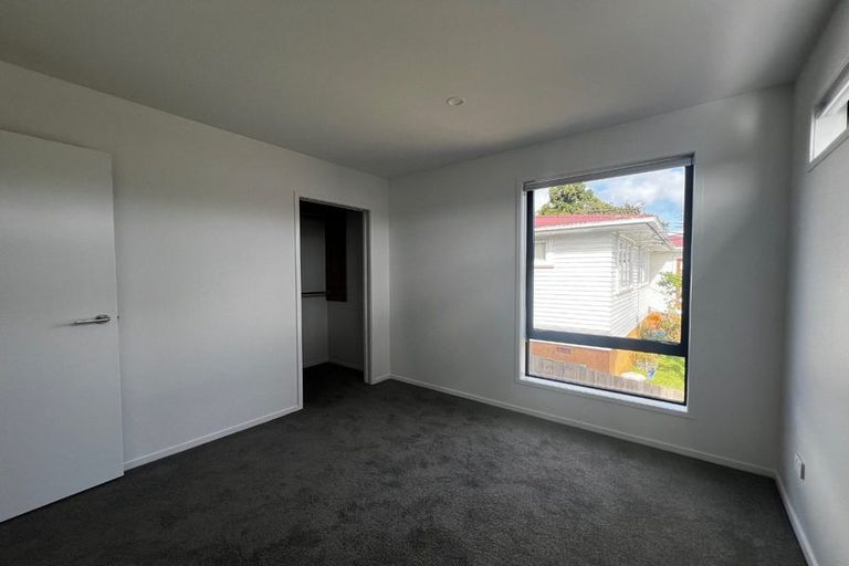 Photo of property in 21 Divich Avenue, Te Atatu South, Auckland, 0610