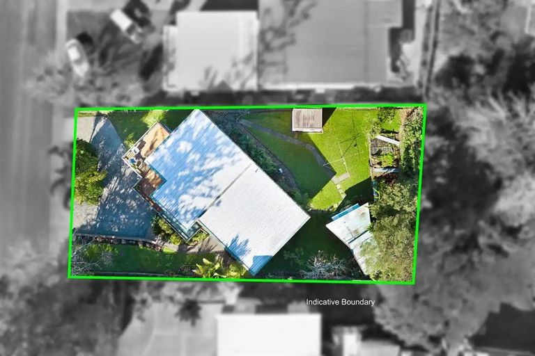 Photo of property in 28 Manhattan Heights, Glendene, Auckland, 0602
