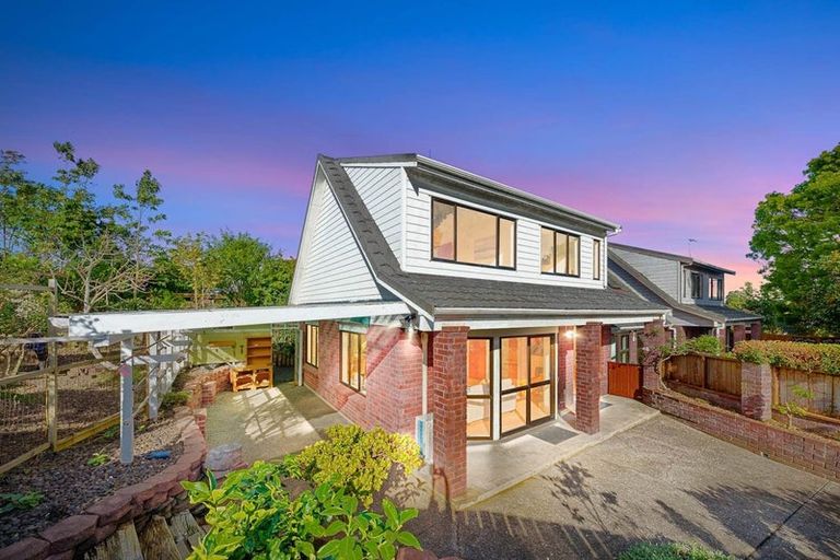 Photo of property in 1/22 Cornelian Crescent, Half Moon Bay, Auckland, 2012