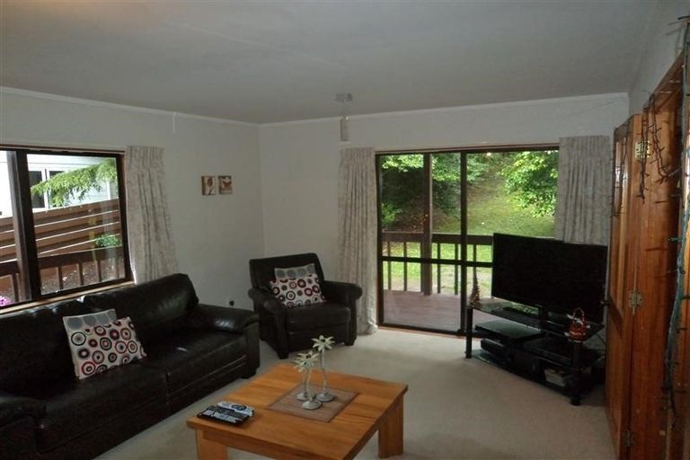 Photo of property in 130 Cliff View Drive, Green Bay, Auckland, 0604