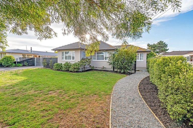 Photo of property in 70 Inwoods Road, Parklands, Christchurch, 8083