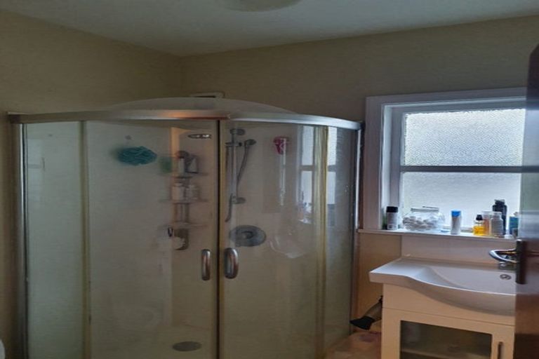 Photo of property in 32 Lincoln Avenue, Tawa, Wellington, 5028