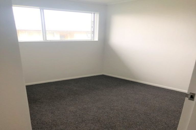 Photo of property in 14a Stewart Drive, Newlands, Wellington, 6037