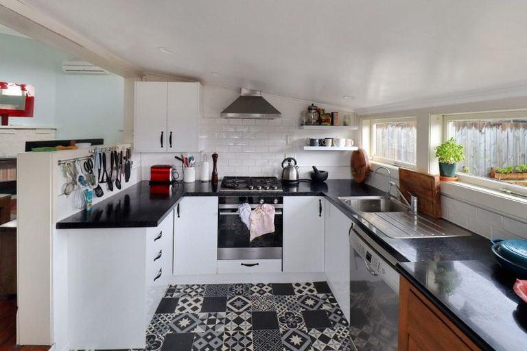 Photo of property in 37 Donald Mclean Street, Newtown, Wellington, 6021