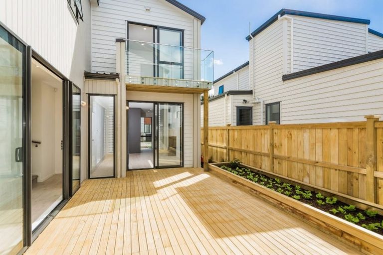 Photo of property in 7 Pihoihoi Place, Hobsonville, Auckland, 0616