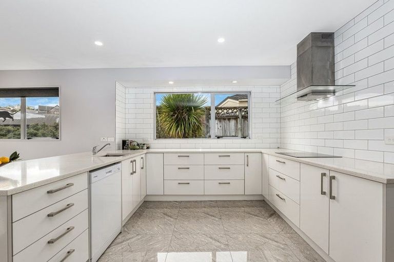 Photo of property in 30 Musket Lane, Whitby, Porirua, 5024