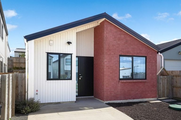 Photo of property in 9 Puwha Street, Massey, Auckland, 0614