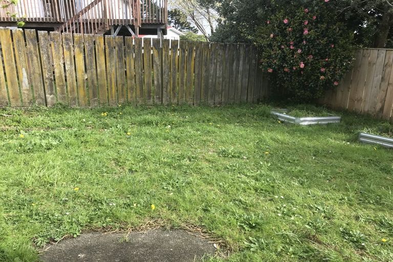 Photo of property in 17 St Catherine Crescent, West Harbour, Auckland, 0618