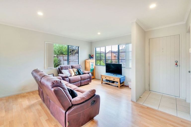 Photo of property in 8 Applebox Lane, Henderson, Auckland, 0612