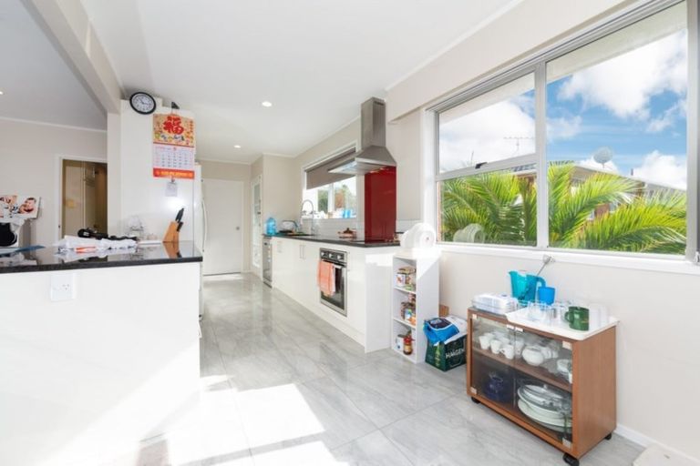 Photo of property in 68 Triangle Road, Massey, Auckland, 0614