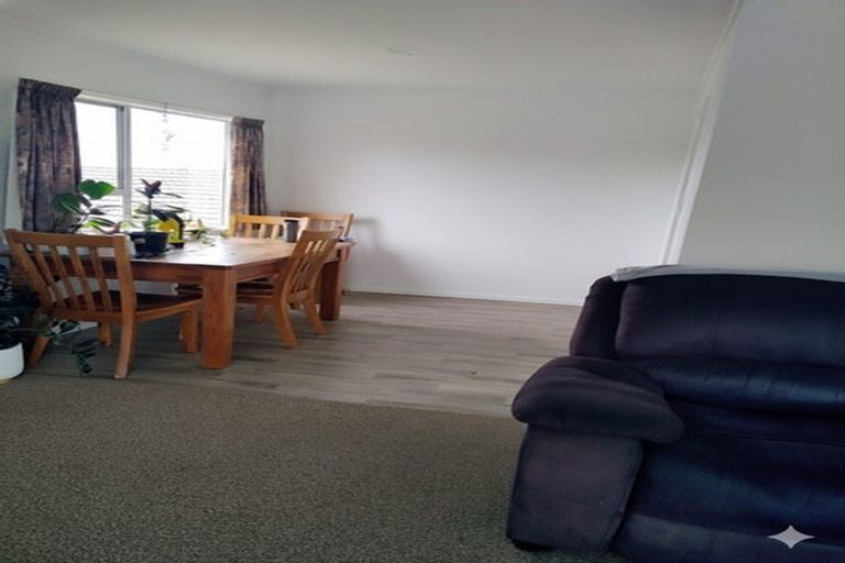 Photo of property in 10 Sabana Place, Unsworth Heights, Auckland, 0632