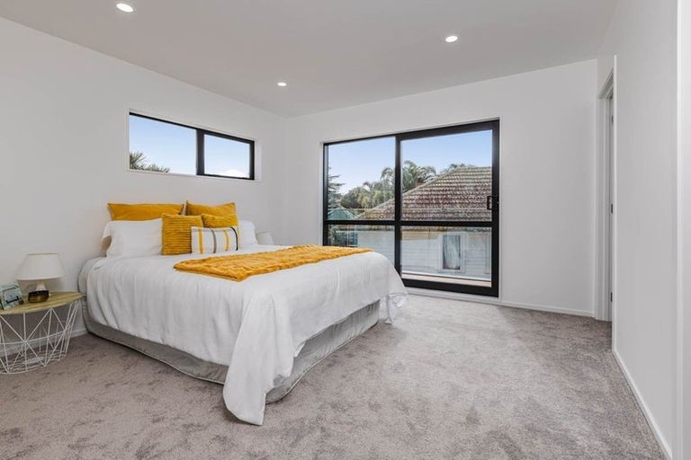 Photo of property in 7b Gladfield Lane, Te Atatu Peninsula, Auckland, 0610