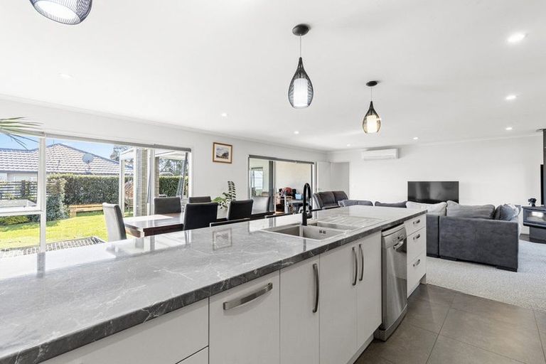 Photo of property in 17 Redwood Crescent, Hurdon, New Plymouth, 4310